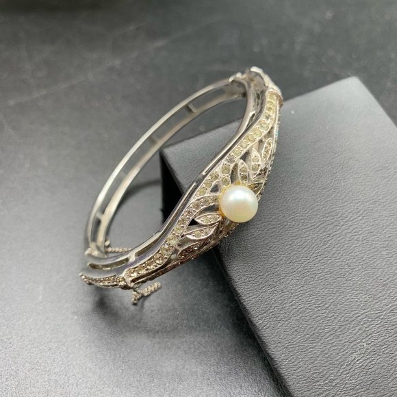 Stunning rhinestones with faux pearl Art Deco revival  hinged bangle bracelet si - Picture 1 of 6